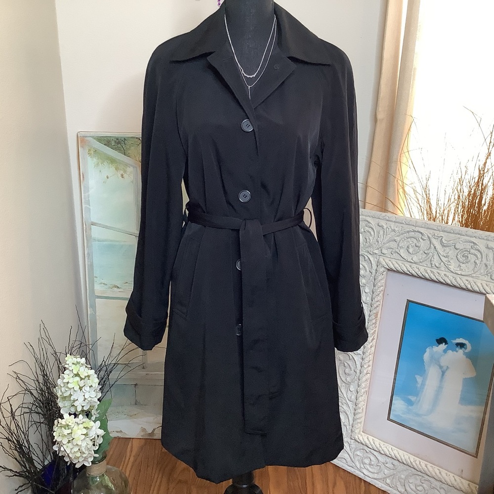B-Liz Claiborne classic black trench coat w/belt, button closure, 2 pockets, Med